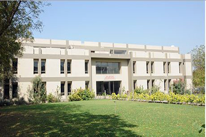https://cache.careers360.mobi/media/colleges/social-media/media-gallery/9161/2018/12/19/Campus View of Kalol Institute of Management Kalol_Campus-View.JPG